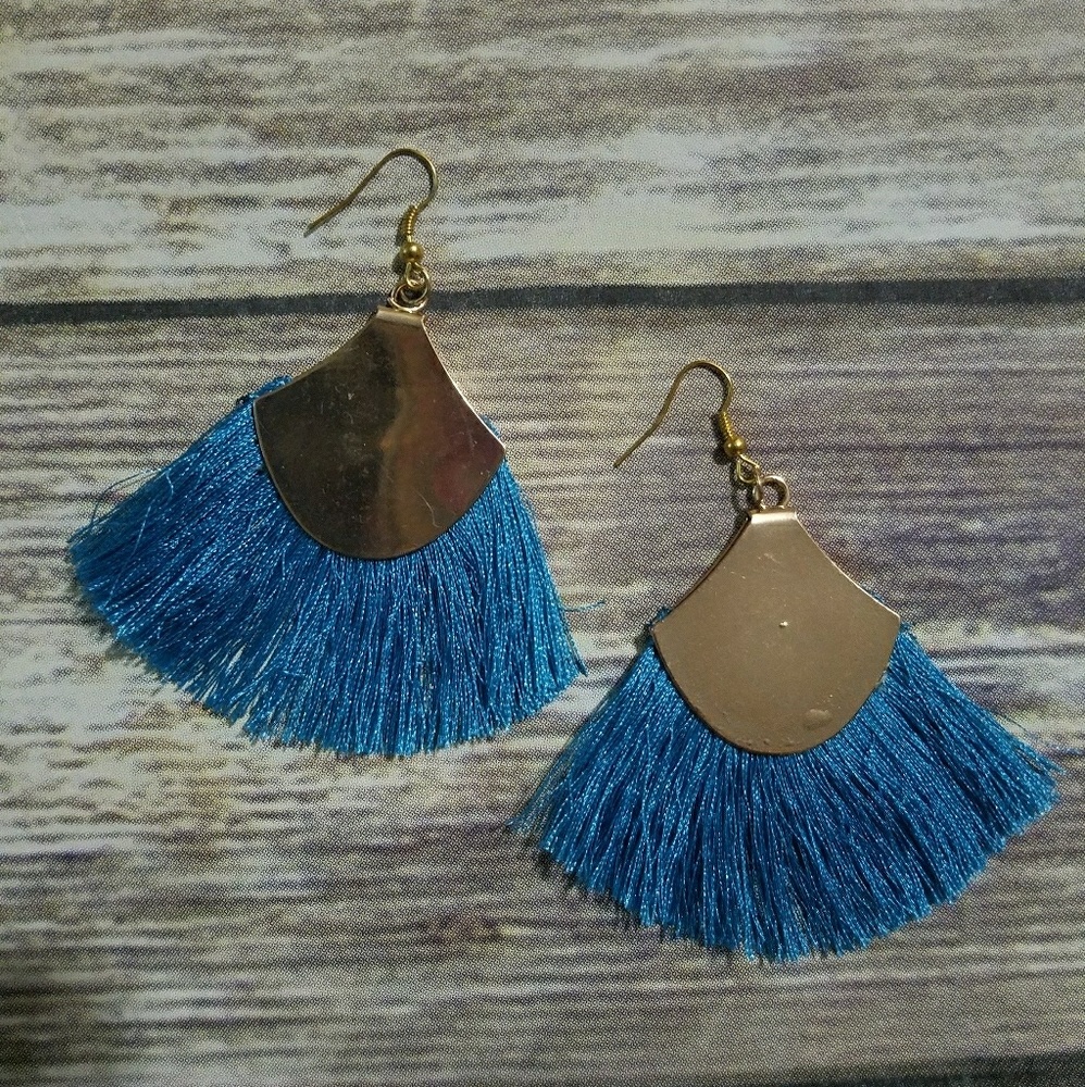 Fan tassel earings